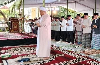 Momen Salat Id di Masjid Agung Palembang, Ratu Dewa Tekankan Pentingnya Kesucian Hati