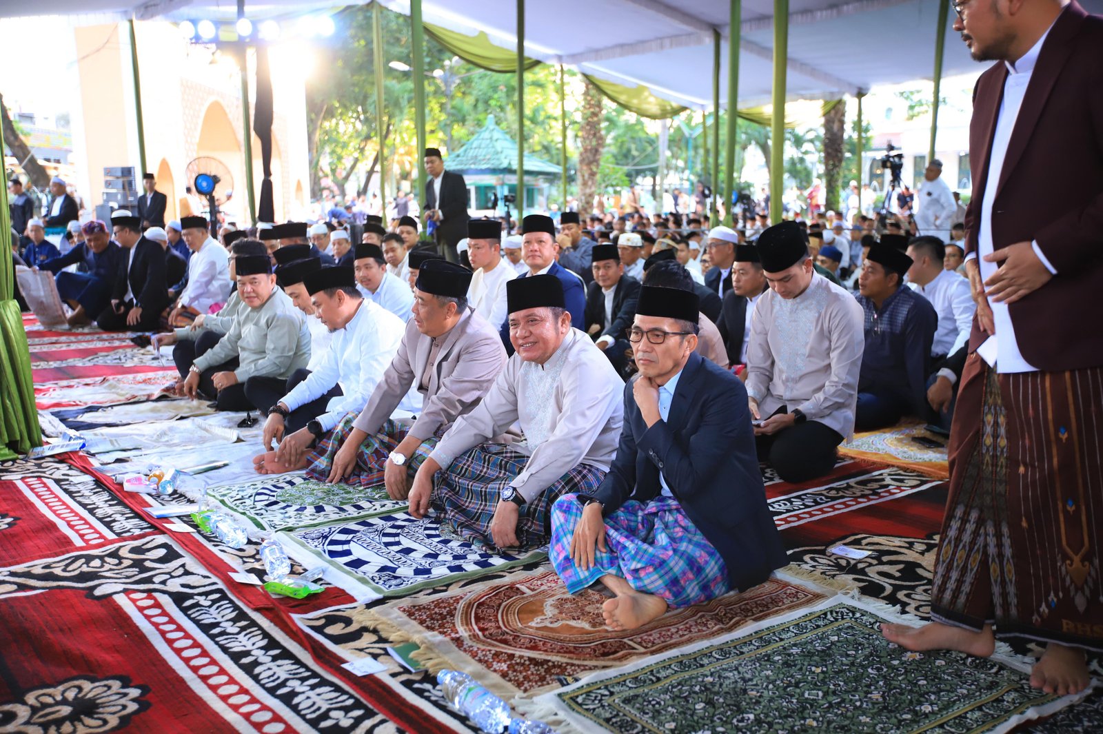 Shalat Idul Fitri di Masjid Sultan Mahmud Badaruddin Jayo Wikramo, Gubernur Herman Deru Tekankan Nilai Kebersamaan dan Kepedulian