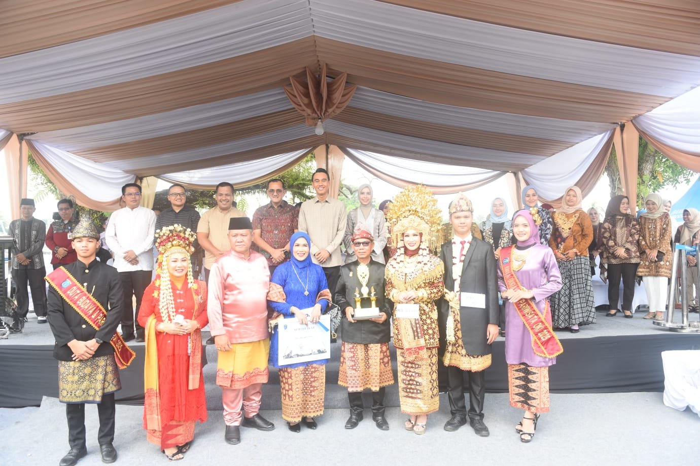 Sekda Sumsel Edward Candra Hadiri Tradisi Midang Morge Siwe di Kayuagung, Apresiasi Nilai Budaya dan Pariwisata