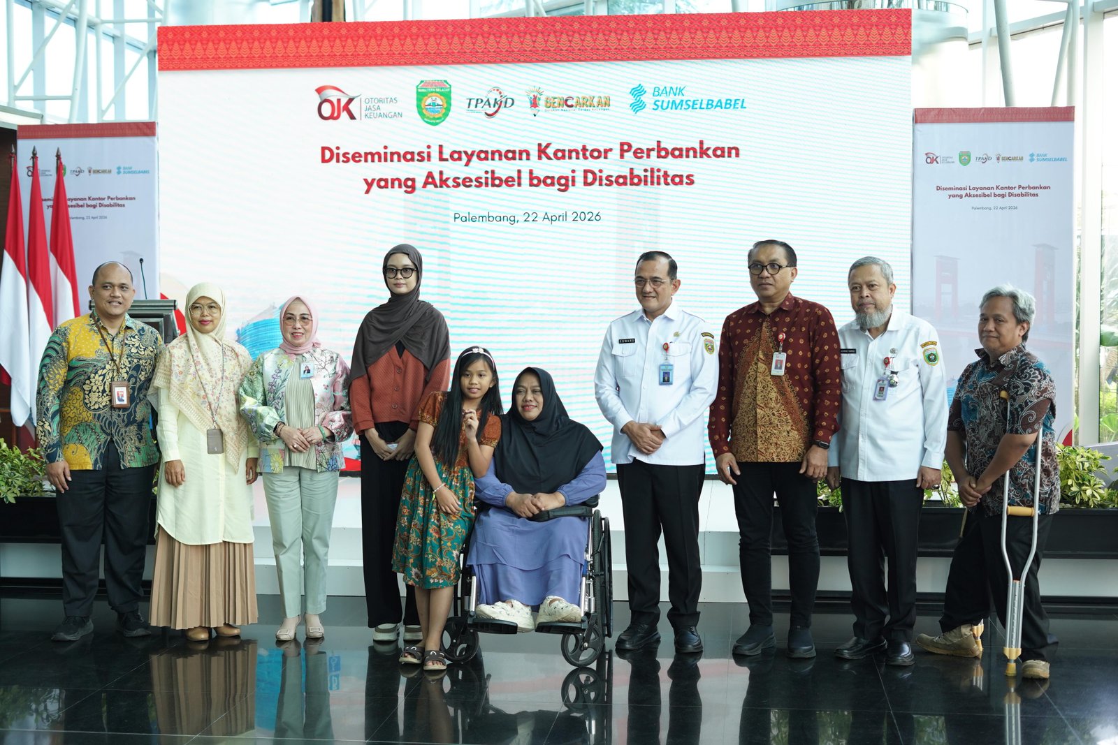 Sekda Sumsel Edward Candra Tinjau Langsung Layanan Bank Sumsel Babel untuk Disabilitas