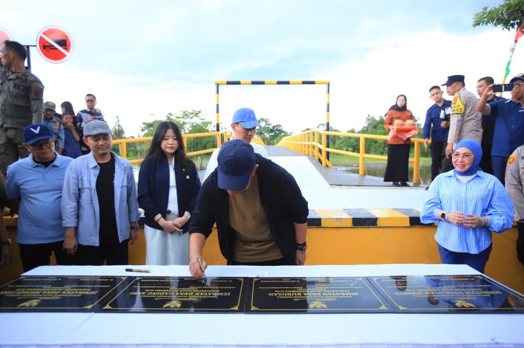Herman Deru Resmikan Jembatan Senilai Hampir Rp5 Miliar di OKI, Perkuat Konektivitas dan Dorong Pertumbuhan Ekonomi Desa