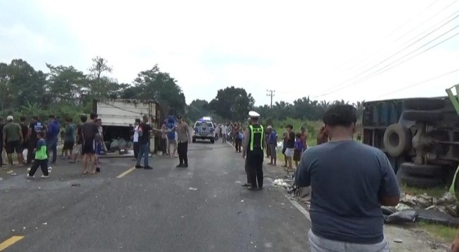 Rem Blong di Jalinsum Lampung Selatan, Tiga Truk Boks Terlibat Tabrakan Beruntun, Dua Sopir Tewas